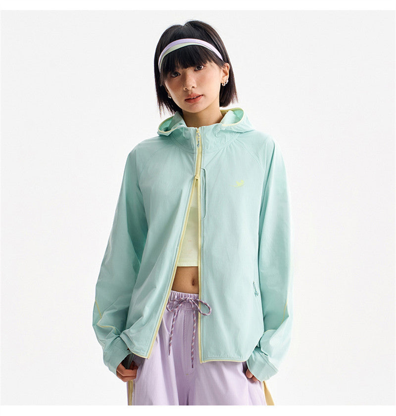 Lightweight hooded sunscreen jacket
