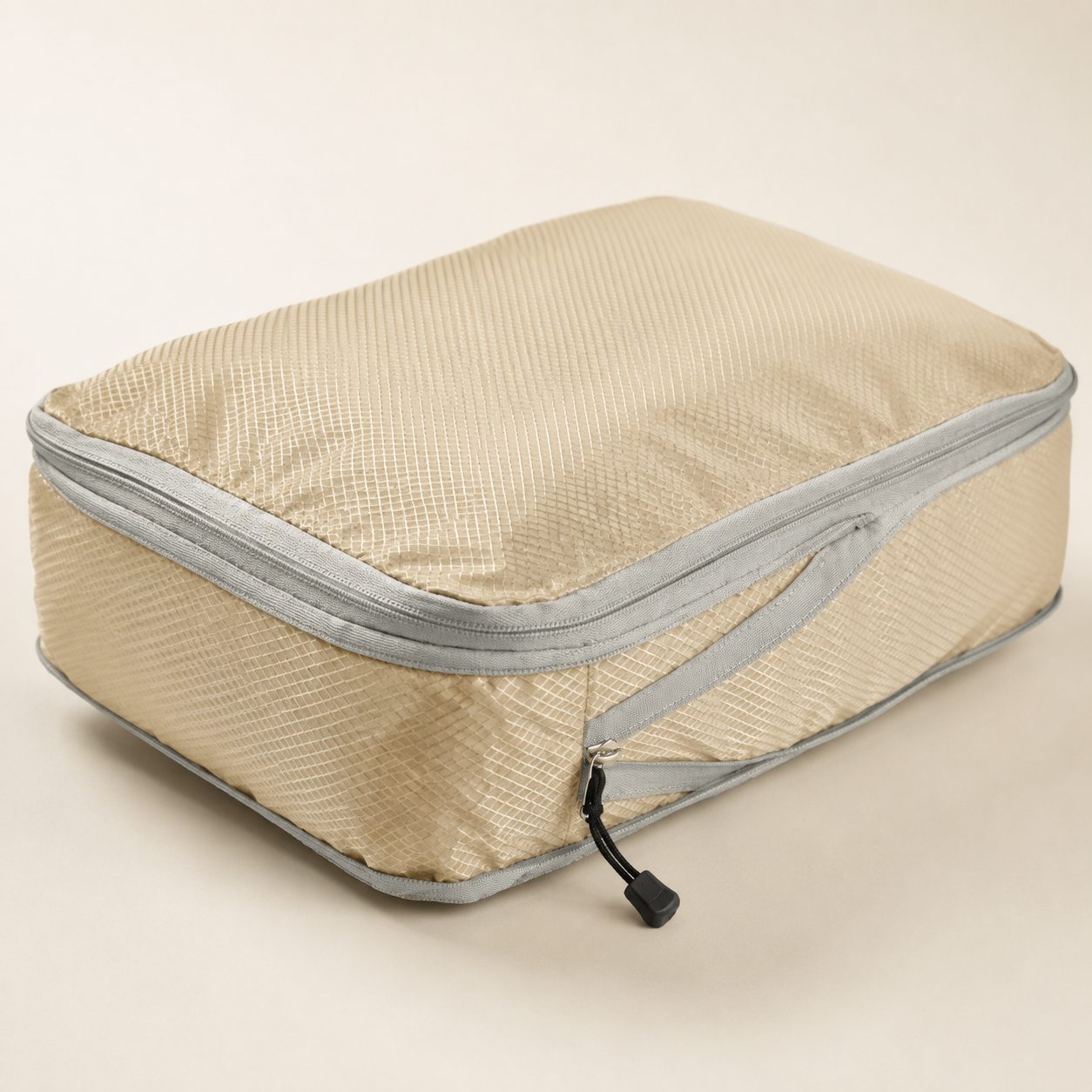 Close-up of the compression zipper on a beige cube